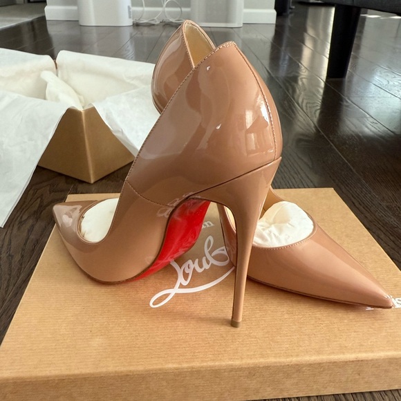 Christian Louboutin Nude Patent Pointed-Toe Stiletto Pumps - Picture 3 of 9